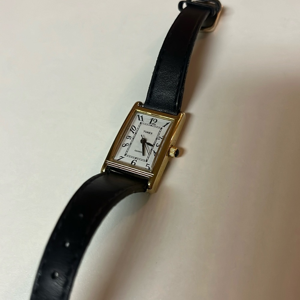 TIMEX GENUINE LEATHER WOMEN’S WATCH
